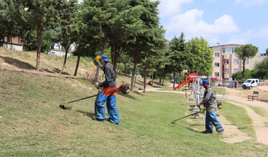 Toroslar’da park ve yeşil alanlar temizleniyor