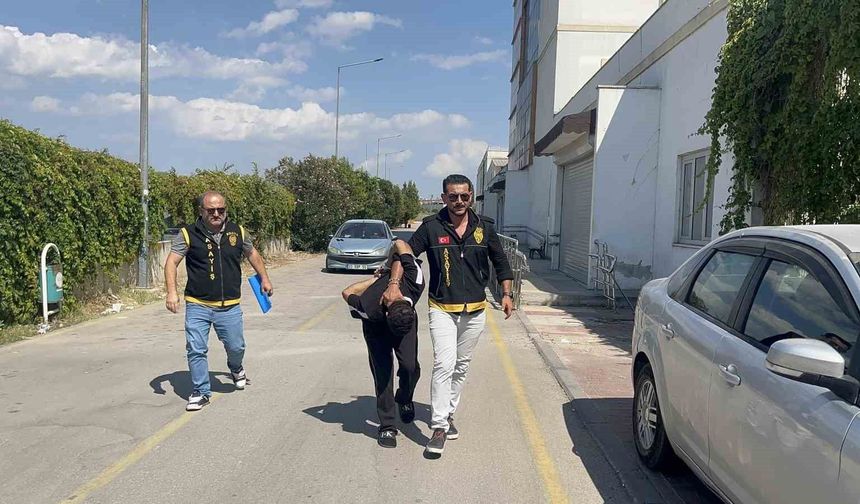 Adana'da 3 kişiyi öldüren katil zanlısı adliyeye sevk edildi