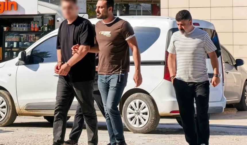 Arkadaşını silahla tehdit edip kendi borcunu ödetti