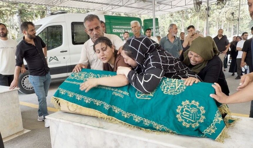 Balkonda akıma kapılarak ölen 1,5 yaşındaki Yamaç Ali son yolculuğuna uğurlandı