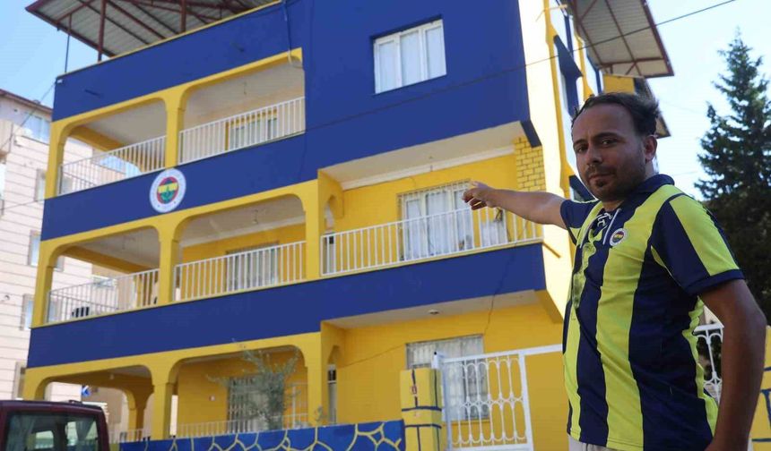 Fanatik ailenin sarı laciverte boyatıp, amblem koydurduğu 'Fenerbahçeli ev' simge haline geldi
