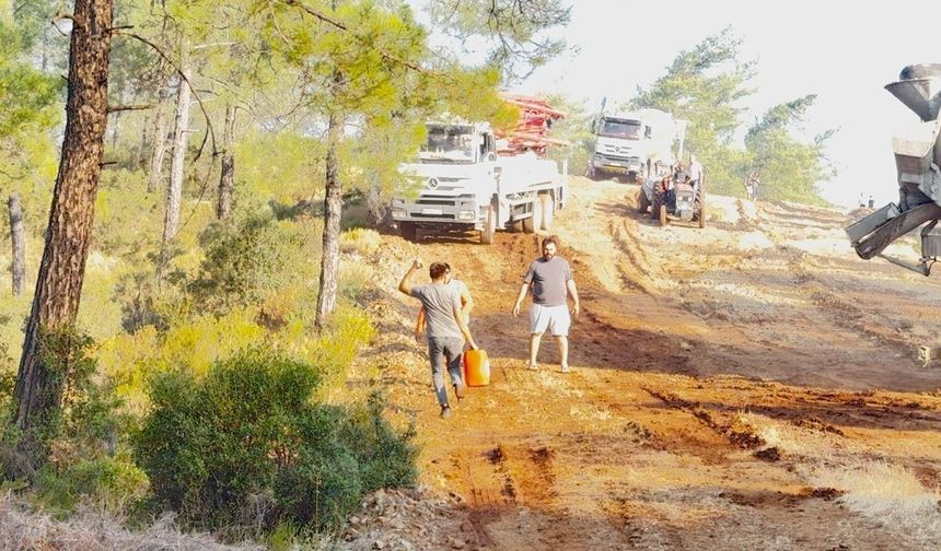 Fethiye Üzümlü'deki orman yangınında havadan ve karadan yoğun mücadele