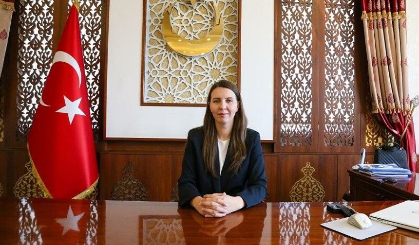 Gürpınar'ın ilk kadın kaymakamı göreve başladı