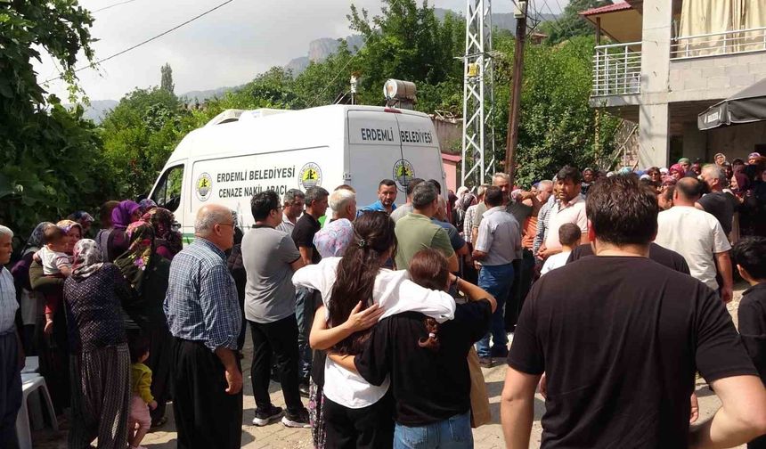 Mersin'de acı olay: Doğum gününde hayatını kaybetti, nikah günü defnedildi