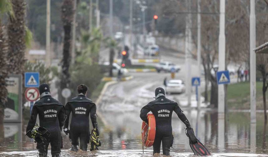 Mersin'de itfaiye yılın ilk yarısında 8 bin 37 vakaya koştu
