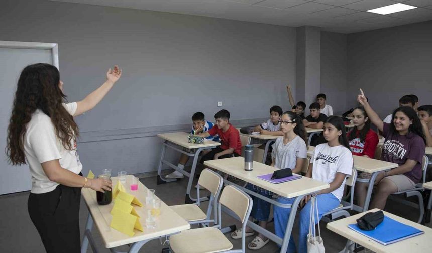 Mersin'de ücretsiz yaz atölyeleri öğrencilerden yoğun ilgi görüyor