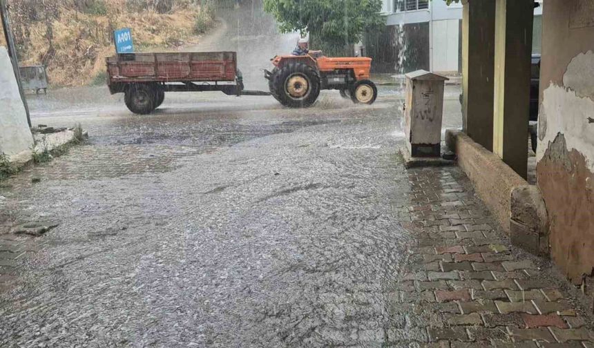 Yaz ortasında sağanak sürprizi: Tekirdağ'da yollar göle döndü