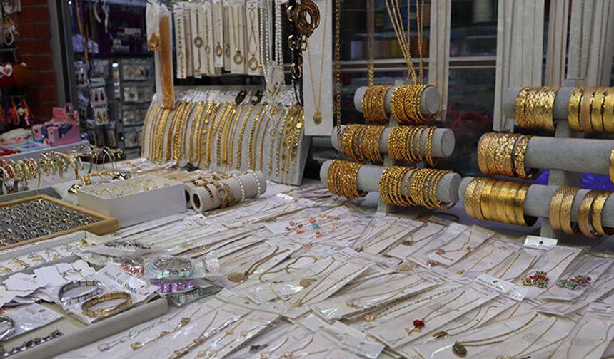 Gerçeği cep yakıyor: Vatandaş imitasyona koşuyor
