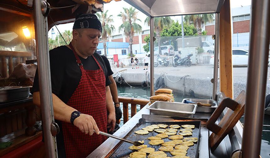 Mersin’de teknede balık ekmek ilgi görüyor: En çok sardalya tercih ediliyor