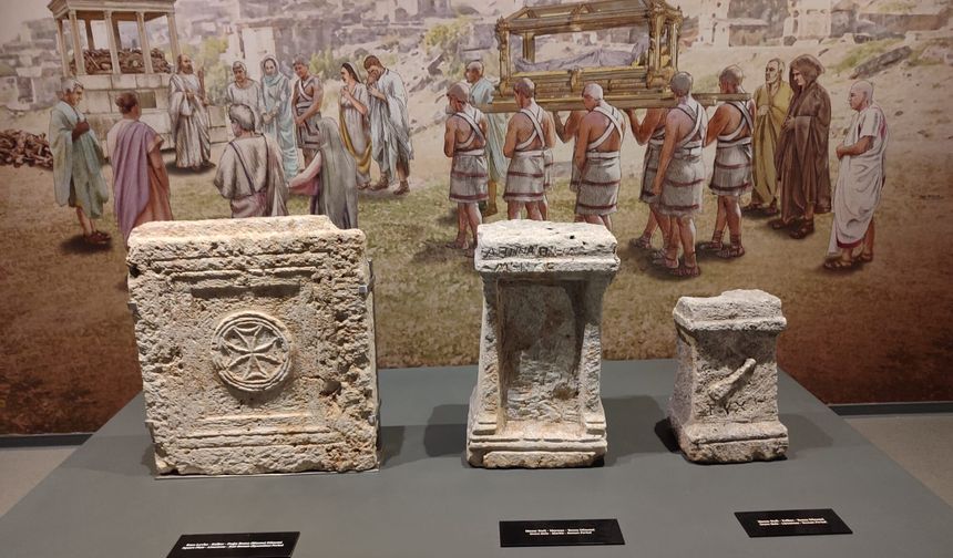 Roma Dönemi’nden kalma kalker mezar stelleri, Mersin’de sergileniyor