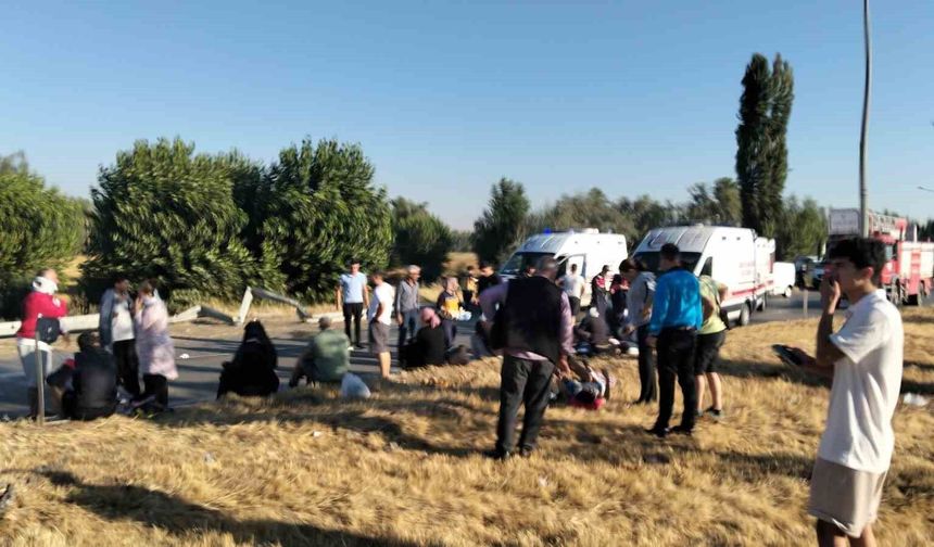 Afyon'da kontrolden çıkan yolcu otobüsü devrildi: Yaralılar var