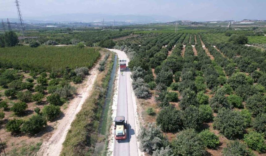 Akdeniz'de tarım yolları soğuk asfaltla yenileniyor