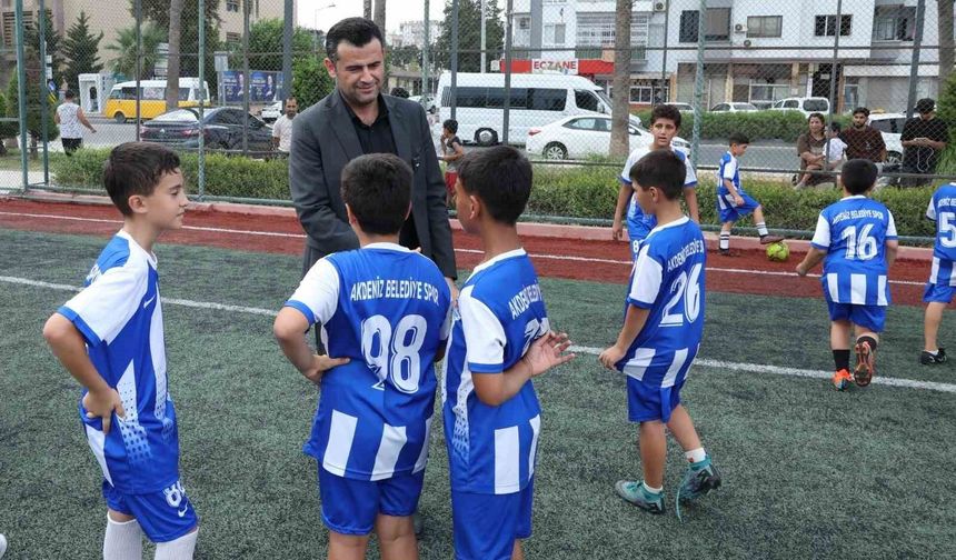 Akdenizli yüzlerce çocuk sporla geleceğe hazırlanıyor