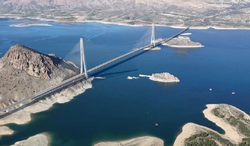 Bakan Uraloğlu: 'Pertek Köprüsü ile iki il arasında kesintisiz kara yolu bağlantısı tesis edeceğiz'