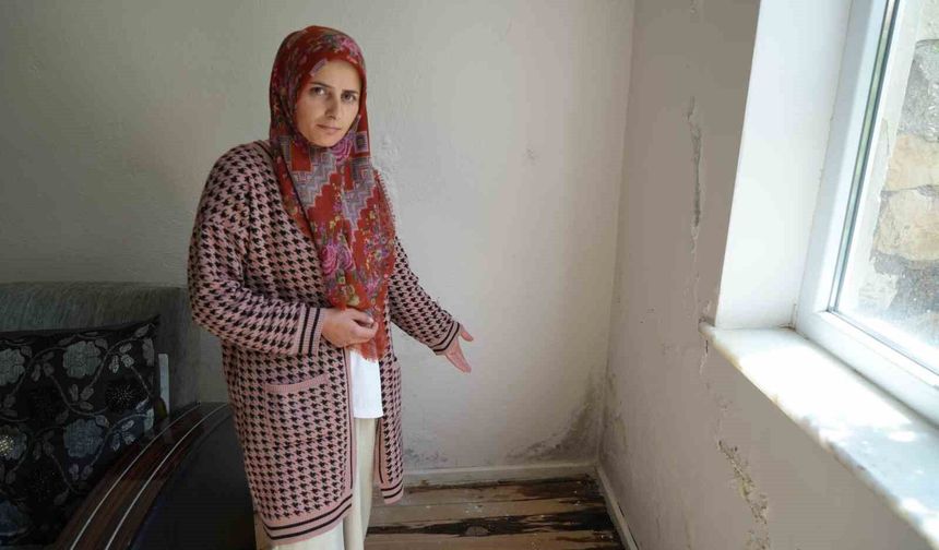 Bayburt'ta bir yıldır evlerden su çıkıyor: Duvarlar çatladı, aileler tedirgin