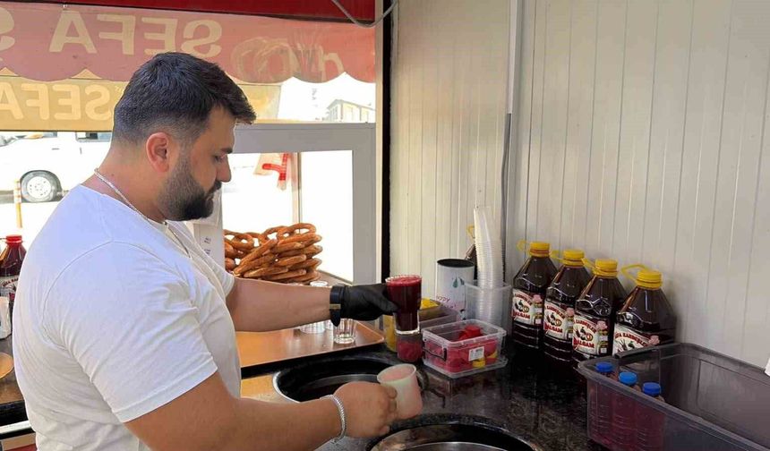 Çukurova sıcağında şalgam ve simit vatandaşların vazgeçilmezi oldu