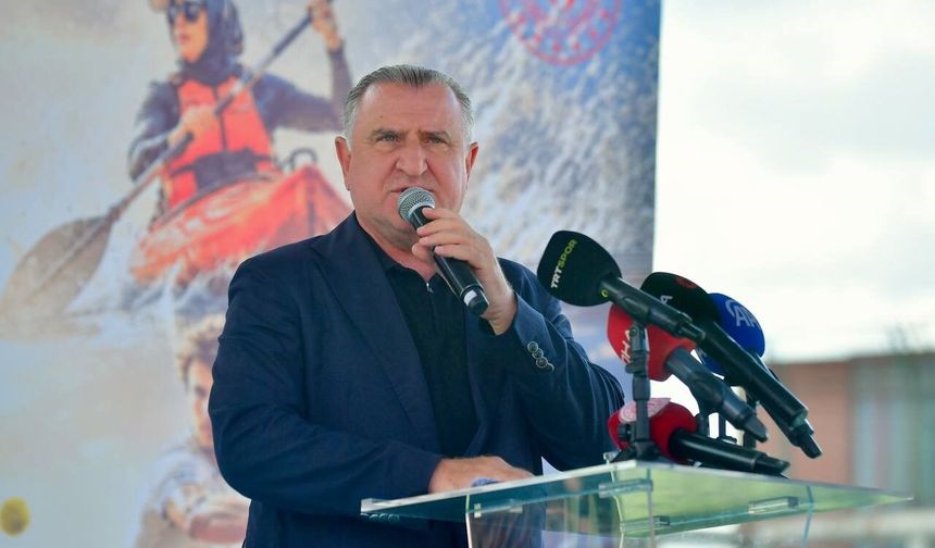 Gençlik ve Spor Bakanı Bak: '12 milyon gencimize yüzme öğrettik'