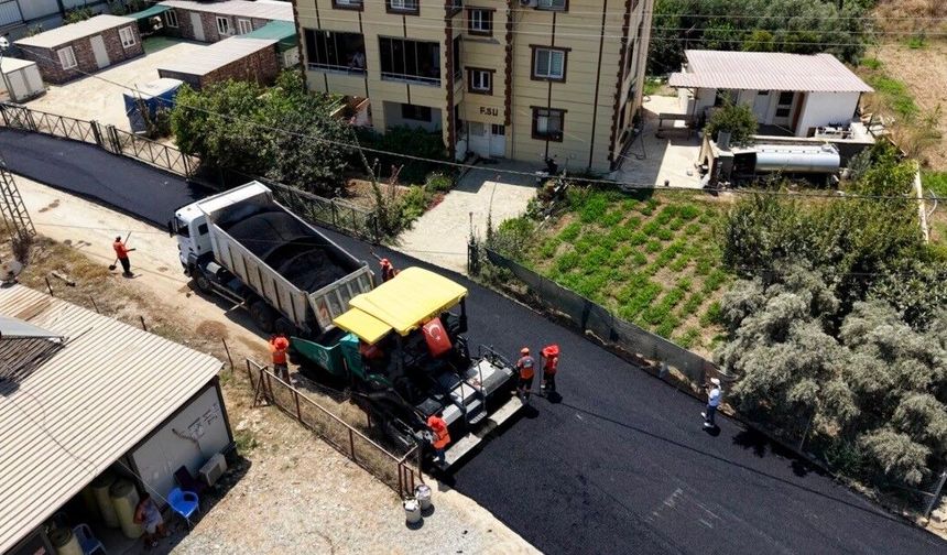Mersin'de 1,5 kilometrelik yol sıcak asfaltla yenilendi