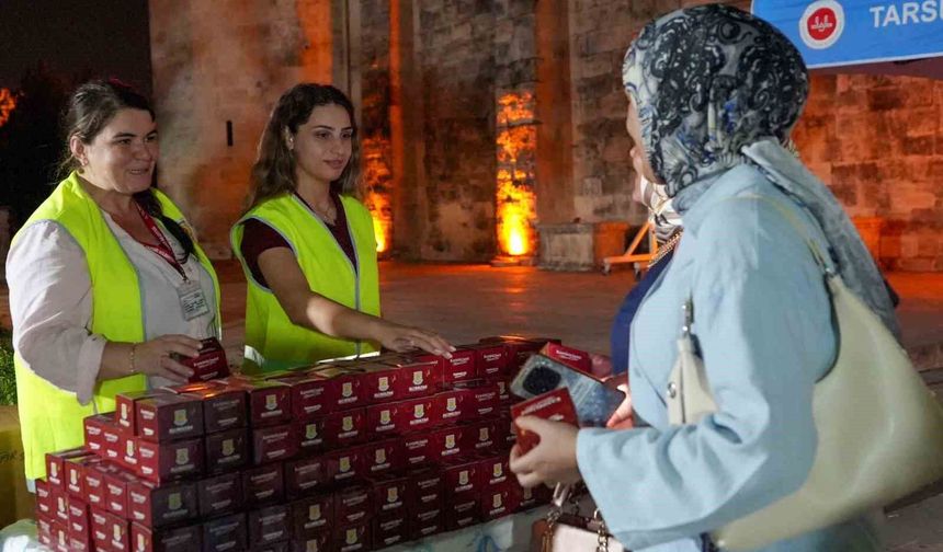 Tarsus'ta 16 camide kandil simidi ikram edildi