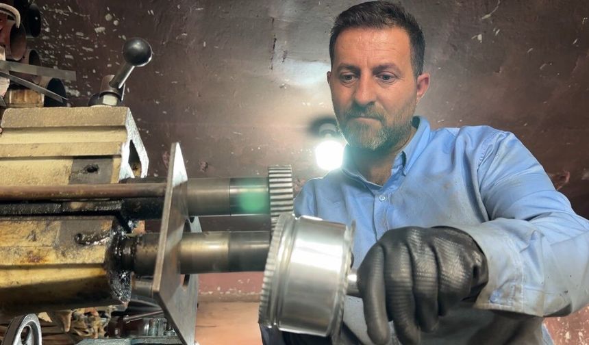 Teknolojiye ve doğalgaza karşı sıcak direniş: Yüksekova'da sobacılık zanaatı ayakta kalmaya çalışıyor