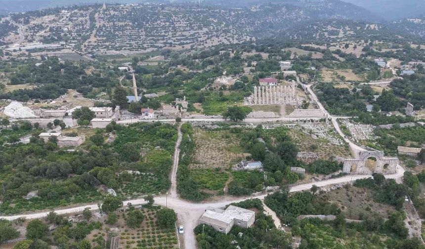 Torosların eteğinde Olba Krallığı'nın ibadet yeri 'Uzuncaburç' misafirlerini ağırlıyor