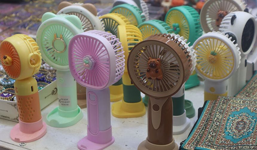Mersin'de hava sıcaklığı 40 derece: El vantilatörlerinin popülerliği artıyor