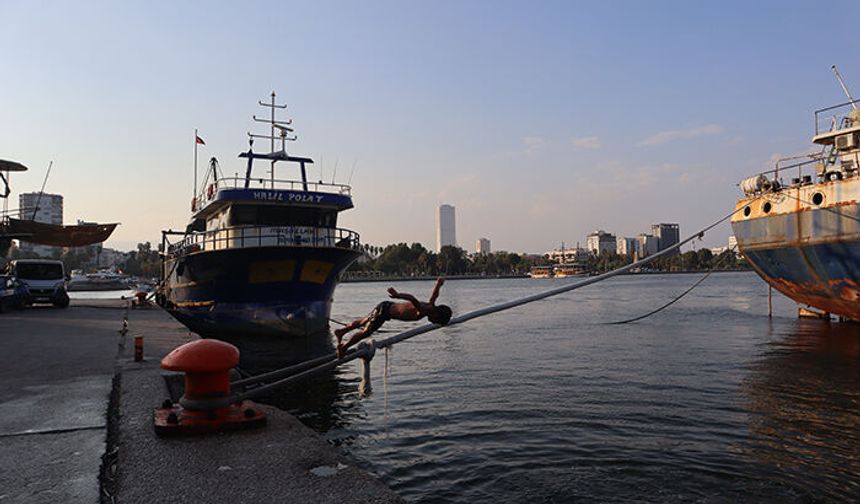 Mersin’de çocukların akrobatik gösterisi: Estetik ve tehlike bir arada