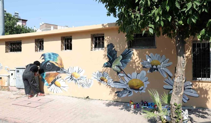 Akdeniz'in parkları sanatla renkleniyor