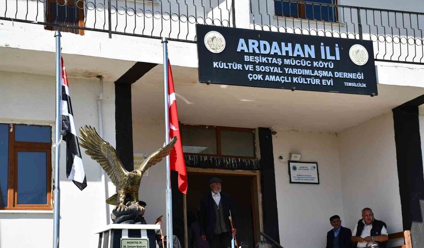 Beşiktaş Köyü'nde yapılan kartal heykeli, Serdal Adalı'nın katıldığı törenle açıldı