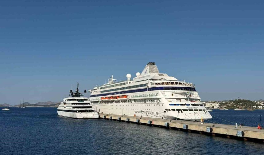 Bodrum Limanı'nda kruvaziyer hareketi