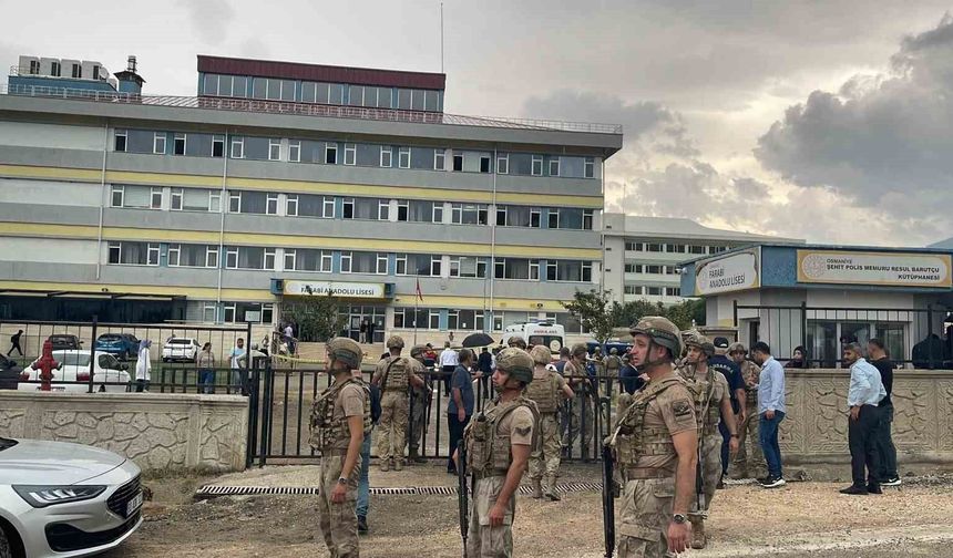 Lisede korku dolu anlar: Silahla vurulan öğretmen öldü