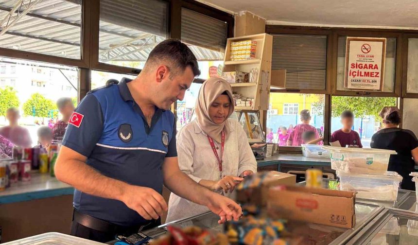 Mersin'de okul kantinlerine denetim: Tarihi geçmiş ürünler imha edildi