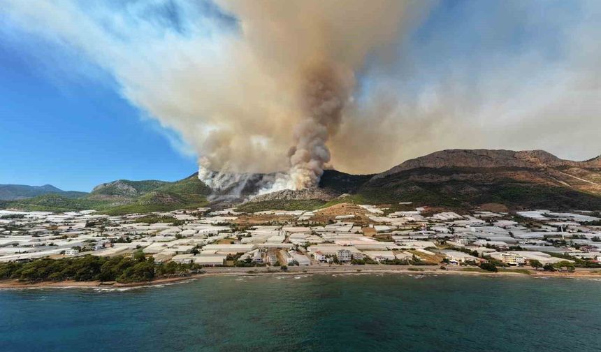 Mersin'de orman yangınına 230 personel, 2 uçak ve 5 helikopterle müdahale