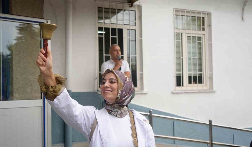 Okul yolları yeniden doldu: 17 milyon öğrenci için ders zili çaldı