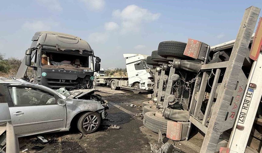 Otoyolda tır karşı şeride geçti, ortalık savaş alanına döndü: 1 ölü, 2 yaralı