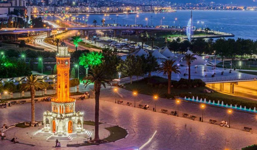 Saat Kulesi 125 yıldır İzmir'in zamanına tanıklık ediyor