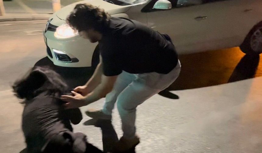 Ters yola girdi, ortalığı birbirine kattı: Gazetecilere tükürdü, polis aracına saldırdı