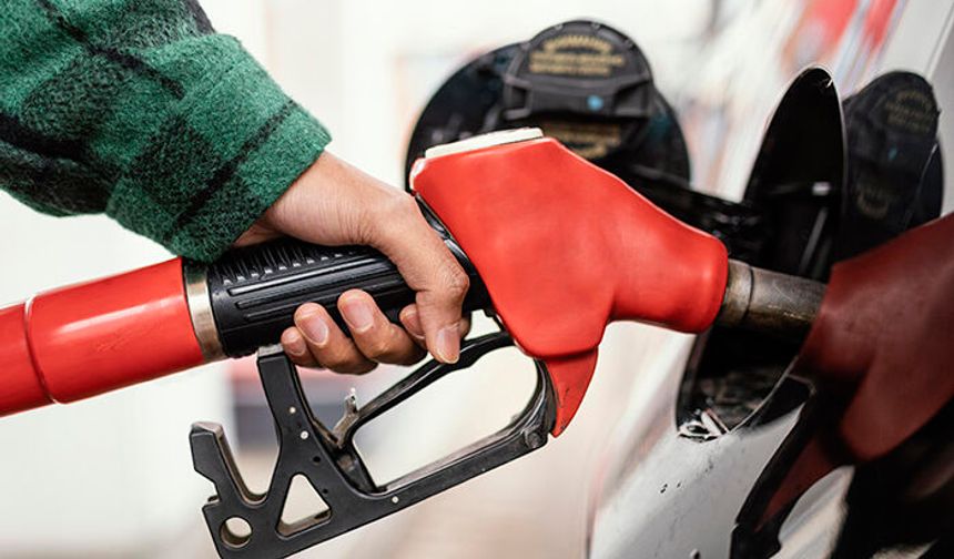 Motorine dev zam: Mersin’de akaryakıt tabelaları 3 haneli rakamlara doğru ilerliyor
