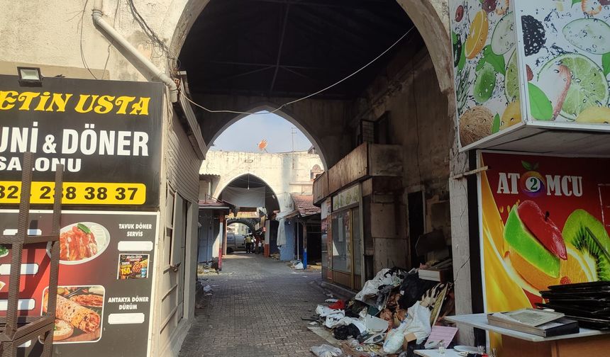 Mersin’de tarihi Kasaplar Çarşısı’nın restorasyona alınması nedeniyle esnaf kepenk kapattı