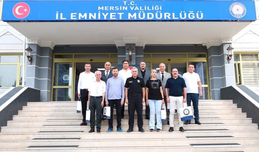 Mersin'de görevini tamamlayan polisler emekliliğe uğurlandı