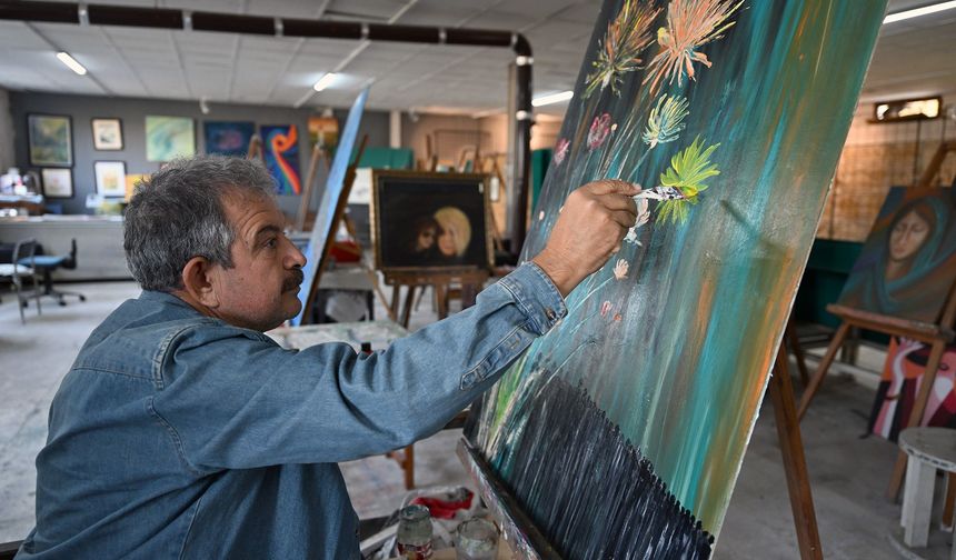 Tarsus'ta esnaf vitrinleri sanat galerisine dönüştü
