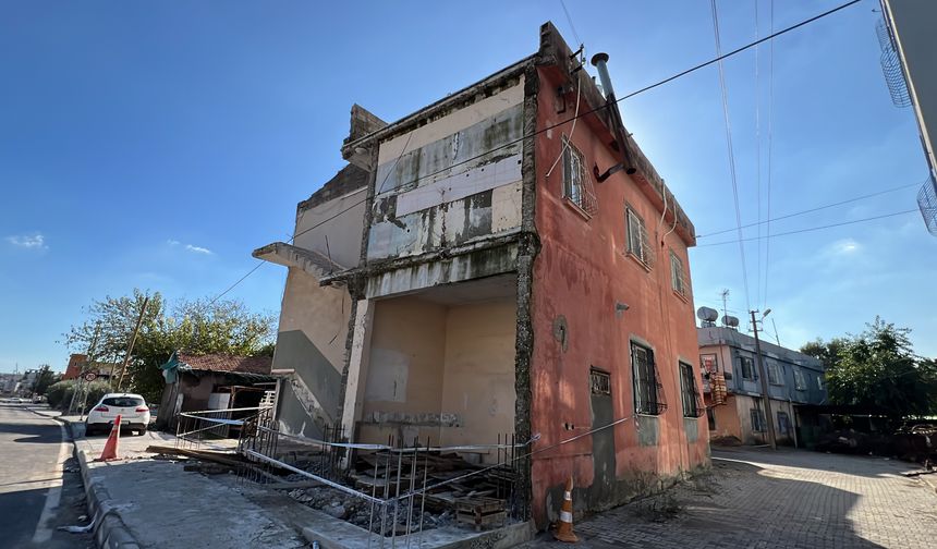 Depremde eşi ve 2 kızını kaybetmişti: Beton altında kalan işçi hayatını kaybetti