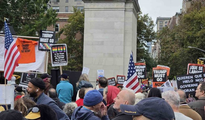ABD'de Trump karşıtı 'Krallara Hayır' protestosu