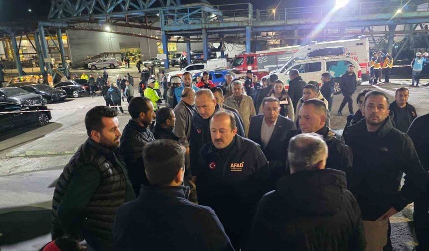AFAD Başkanı Pehlivan, Soma'da arama kurtarma çalışmaları hakkında bilgi aldı