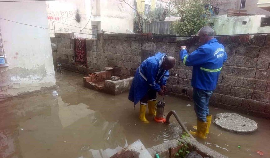 Akdeniz Belediyesi ekipleri sağanak yağışa karşı teyakkuzda