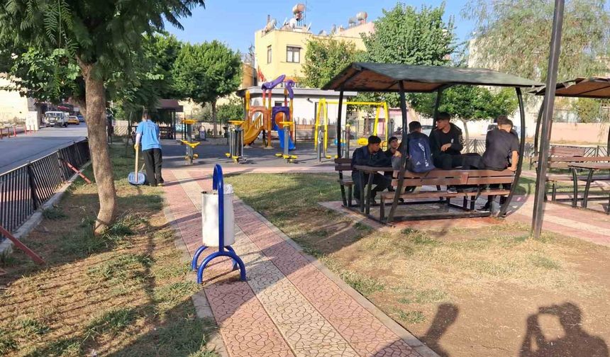 Akdeniz'de park ve yeşil alanlar yenileniyor