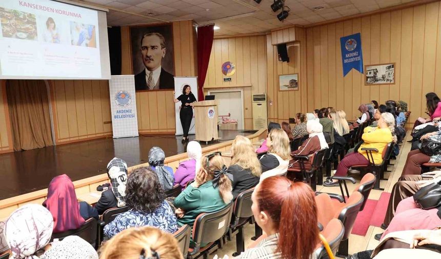 Akdenizli kadınlara meme kanseri konusunda bilgilendirme semineri düzenlendi