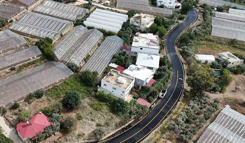 Aydıncık ve Gülnar'da yollar sıcak asfaltla yenilendi
