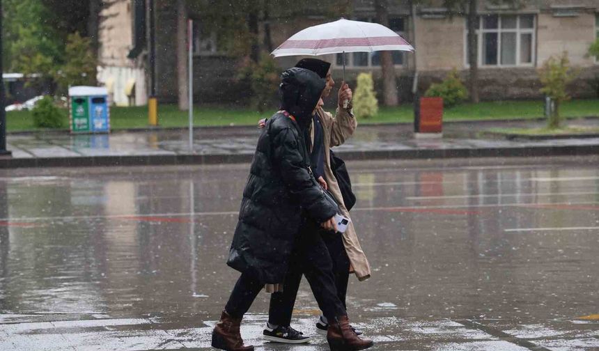 Elazığ'da sağanak etkili oldu
