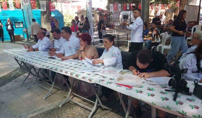 Festivalde en iyi zeytinyağlı yemek için yarıştılar